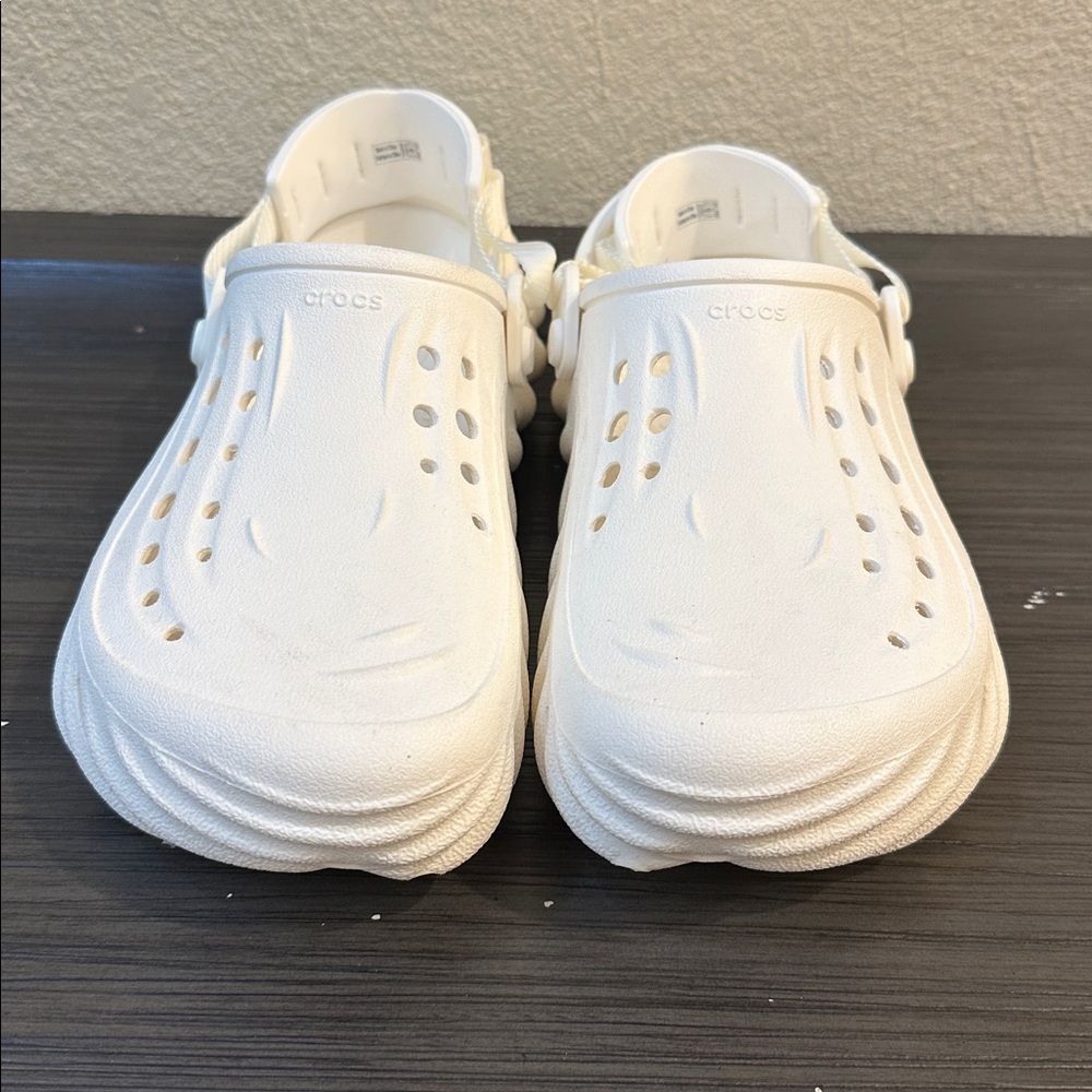 CROCS Breathable White Sandal-Clogs Size Women’s 10–Men’s 8 - Picture 5 of 8